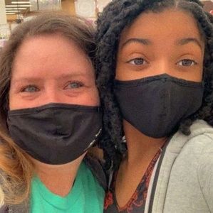 Meet your Posher, Dee dee